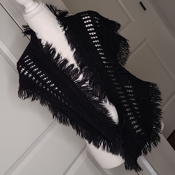 Fringed neck scarf - Picture 1 of 9